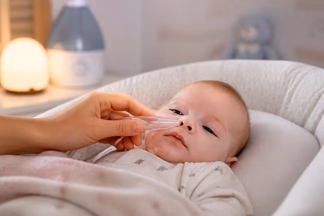 découvrez pourquoi nettoyer quotidiennement le nez de bébé en cas de congestion est essentiel pour son confort respiratoire et sa santé générale. un geste simple pour prévenir les gênes et infections.