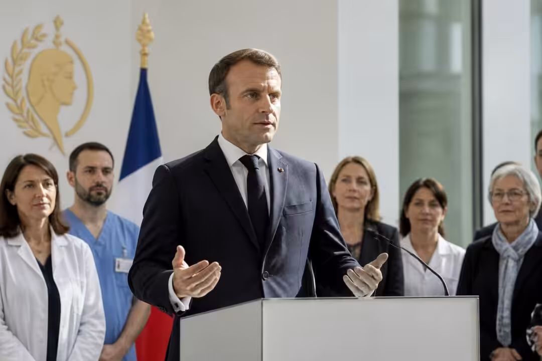 emmanuel macron annonce la création et le financement de sept nouveaux centres de soins dédiés à la protection de l’enfance, renforçant ainsi l'accompagnement et le soutien aux enfants en difficulté.