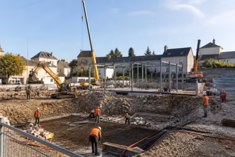 le chantier de la nouvelle maison médicale au lude a officiellement débuté, marquant une étape importante pour l'amélioration des services de santé locaux.
